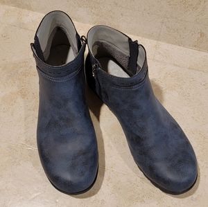 J Sport Women's Jenna Booties